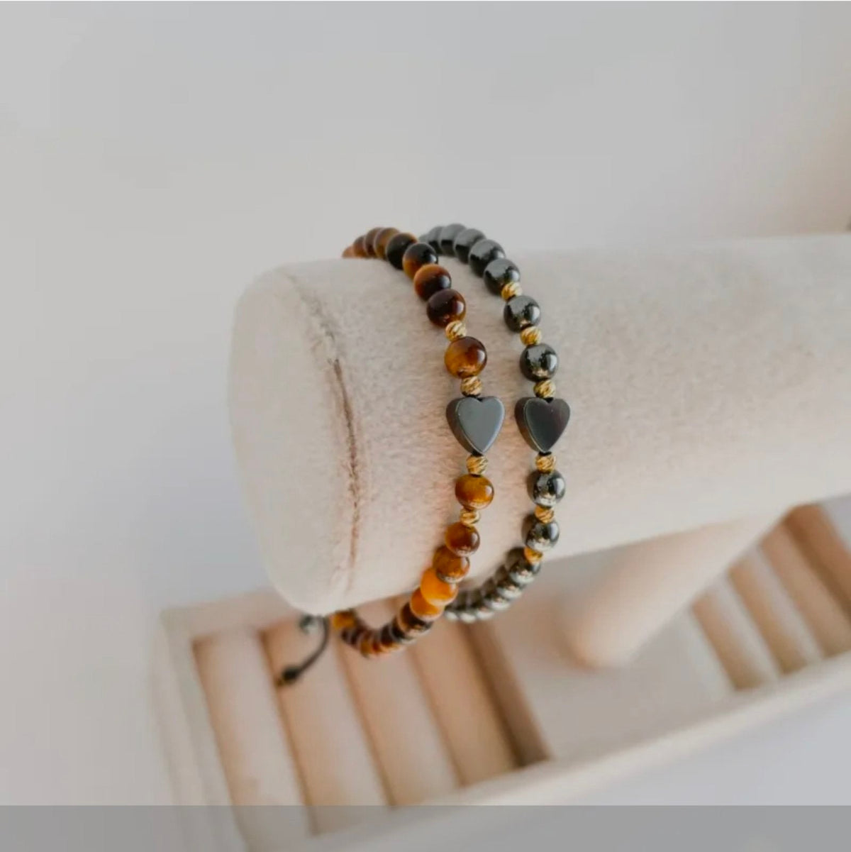 Ръчно изработени авторски бижута с естесвени камъни и кристали by Miriva България