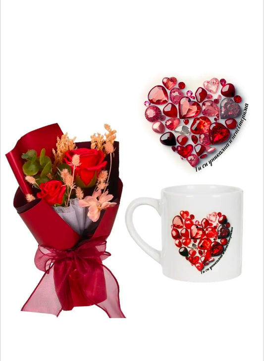 Подаръчен комплект чаша с букет сапунени рози в кутия с ПВЦ капак