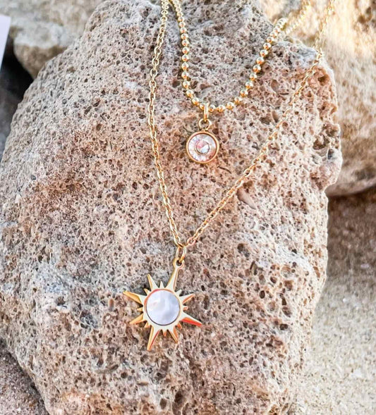 Дамско колие на два реда с висулка камъче и слънце