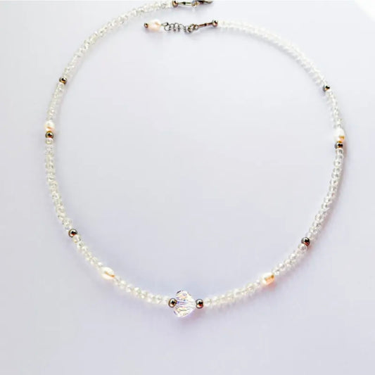 Късо колие с италиански кристали, естествени перли и сърце тип Swarovski