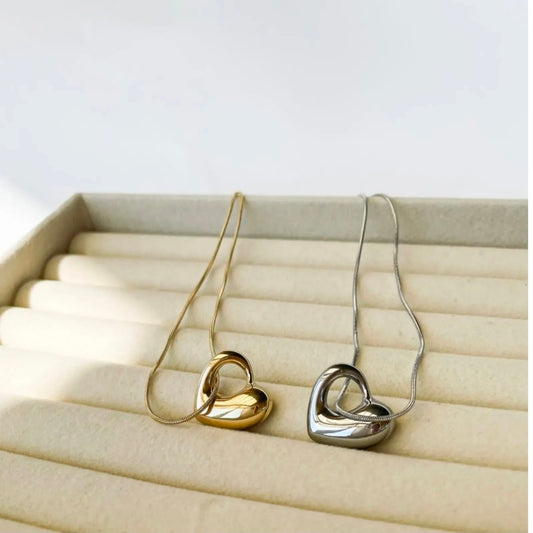 Колие с нежно сърце и синджир от медицинска стомана