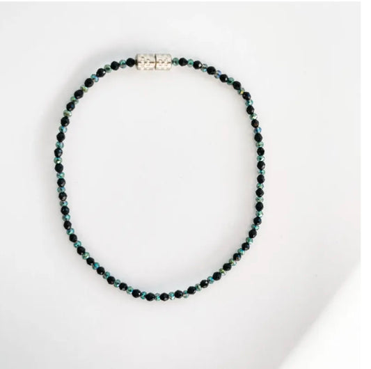 Ръчно изработена гривна с черни и сини италиански кристали