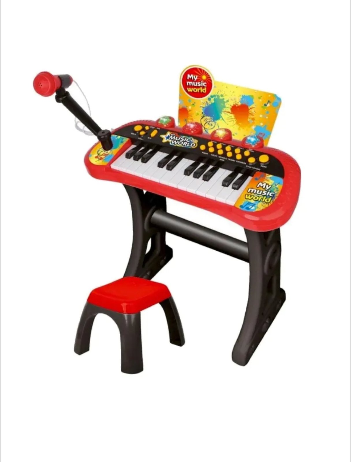 Пиано със столче и микрофон