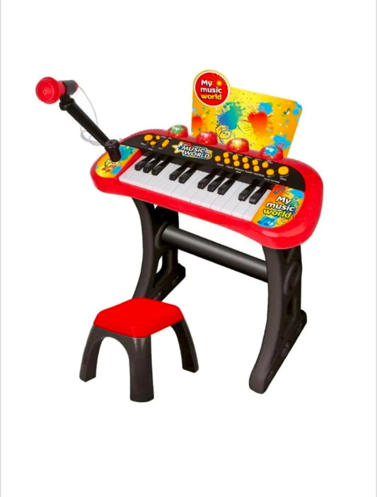 Пиано със столче и микрофон