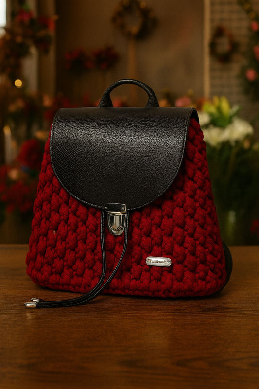 Ръчно плетена чанта цвят тъмно червено