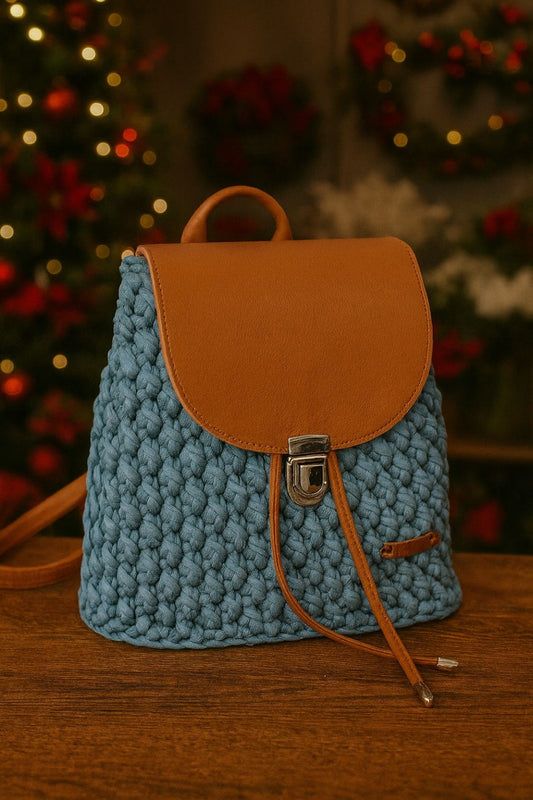 Ръчно плетена чанта цвят морско синьо